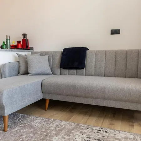 Cozy Flat With Shared Pool Within 3 Min Walk To The Beach In Cesme