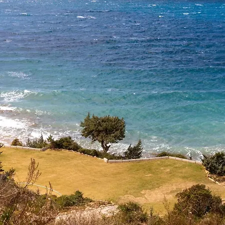 Cozy Flat With Shared Pool Within 3 Min Walk To The Beach In Cesme Ildiri