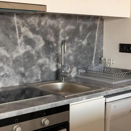 Cozy Flat With Shared Pool Within 3 Min Walk To The Beach In Cesme Apartamento
